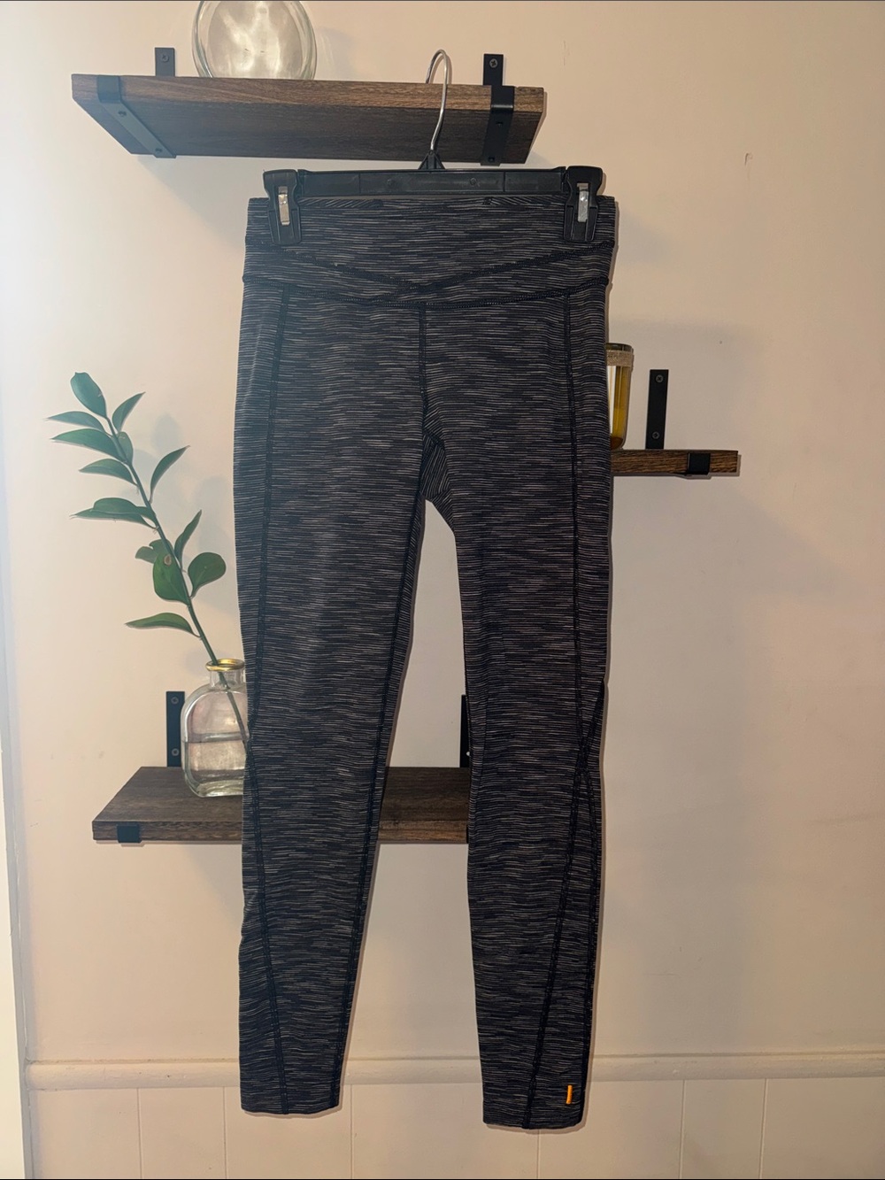 Lucy Black Gray Active Leggings size Small